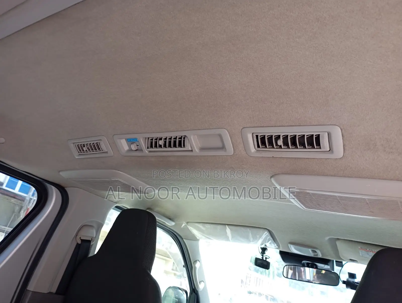 Toyota HiAce 2021 Silver