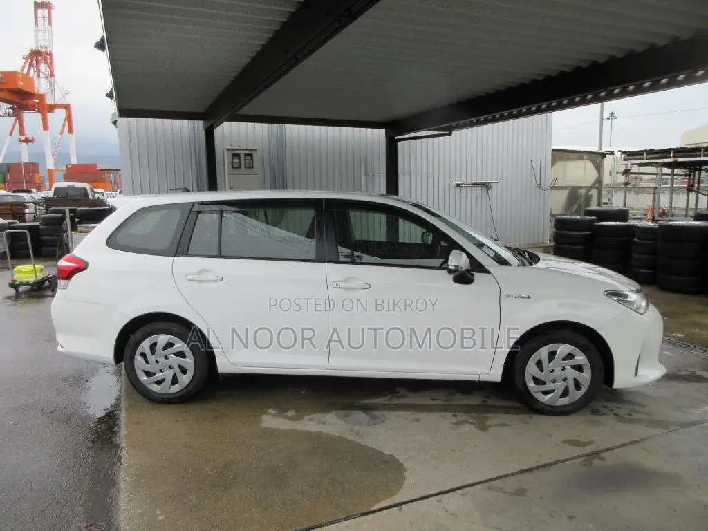 Toyota Corolla Fielder 1.5 Hybrid FWD 2021 Pearl