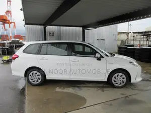 Toyota Corolla Fielder 1.5 Hybrid FWD 2021 Pearl