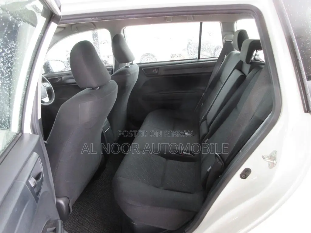 Toyota Corolla Fielder 1.5 Hybrid FWD 2021 Pearl