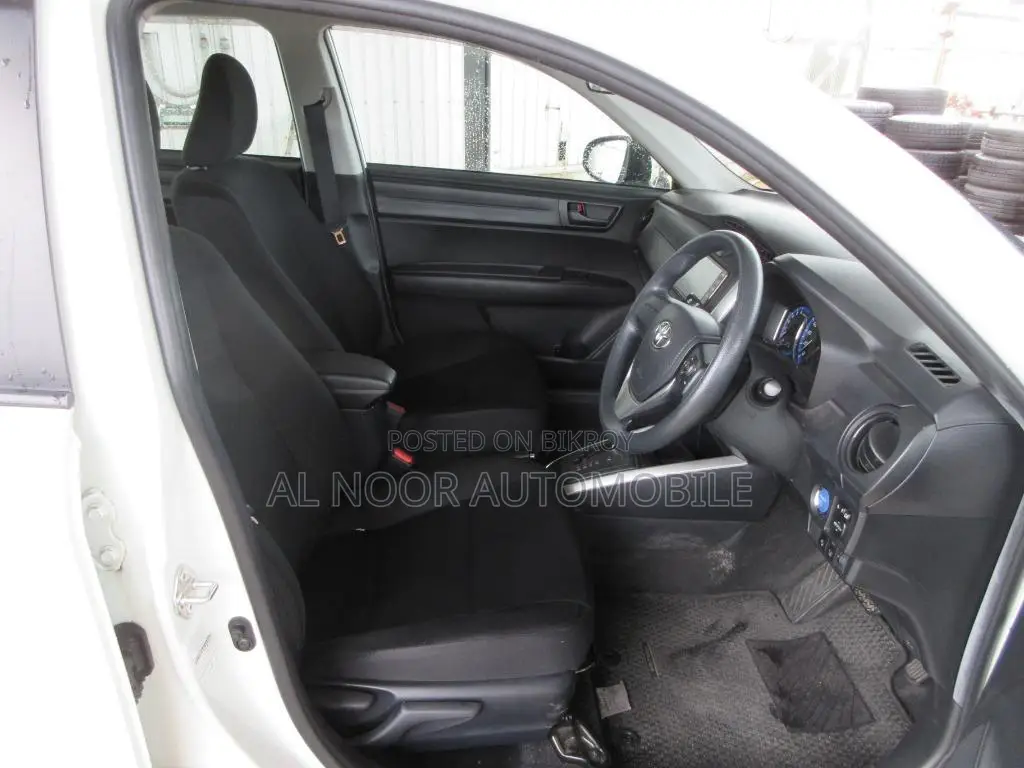 Toyota Corolla Fielder 1.5 Hybrid FWD 2021 Pearl