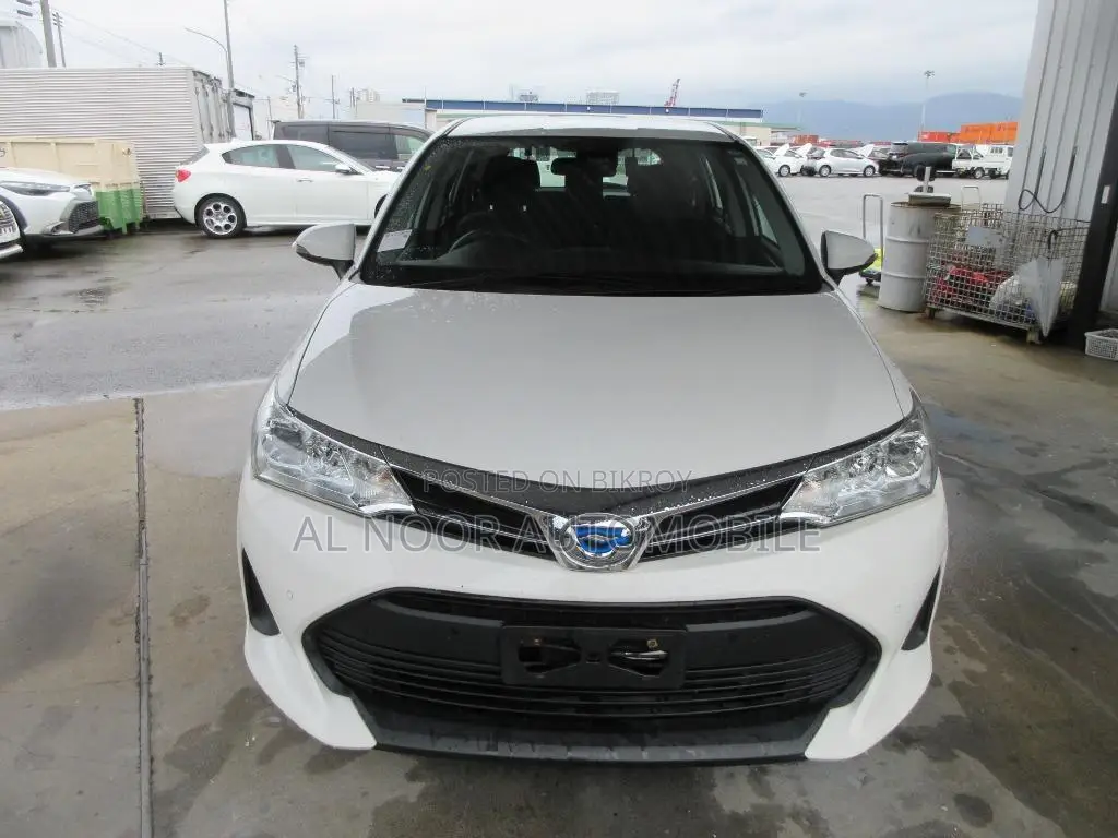 Toyota Corolla Fielder 1.5 Hybrid FWD 2021 Pearl