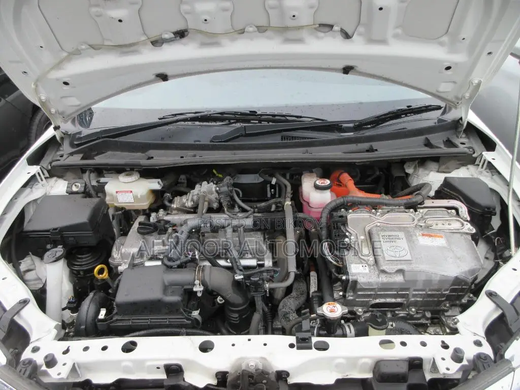 Toyota Corolla Fielder 1.5 Hybrid FWD 2021 Pearl