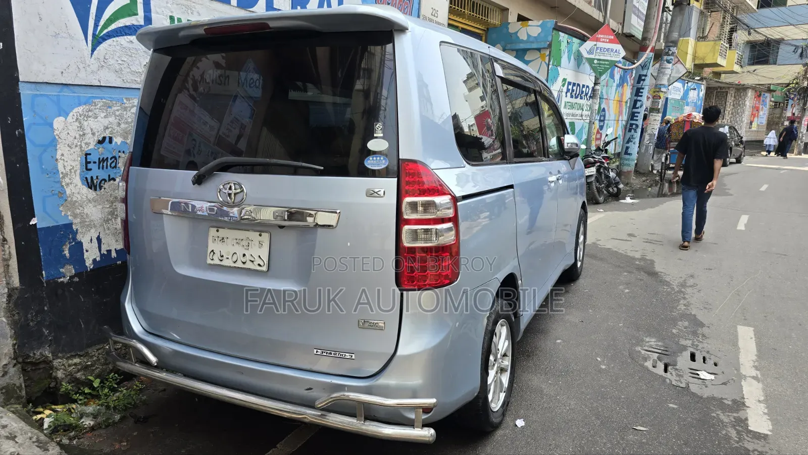 Toyota Noah 2011 Silver
