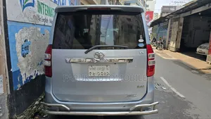 Toyota Noah 2011 Silver