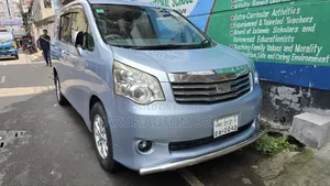 Toyota Noah 2011 Silver