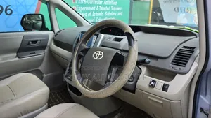 Toyota Noah 2011 Silver