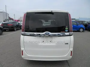 Toyota Noah 1.8 FWD Hybrid (7 seater) 2021 Pearl