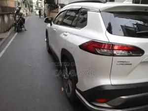 টয়োটা করোলা ক্রস ১.৮ হাইব্রিড ফ্রন্ট হুইল ড্রাইভ ২০২১ পার্ল