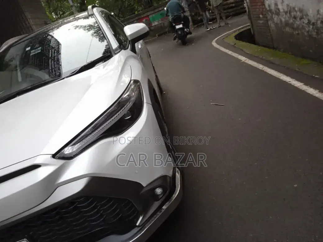 টয়োটা করোলা ক্রস ১.৮ হাইব্রিড ফ্রন্ট হুইল ড্রাইভ ২০২১ পার্ল