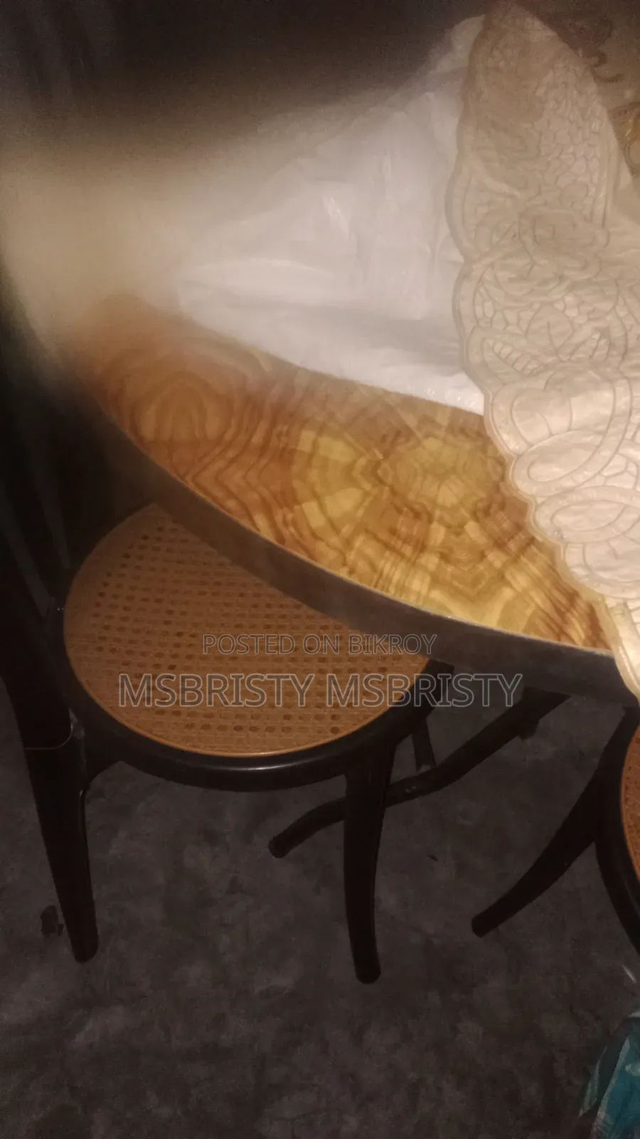 Dining table for sale
