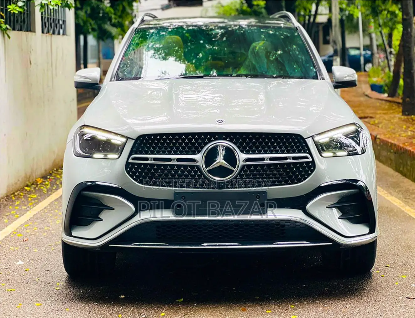 New Mercedes-Benz E400 2025 Gray