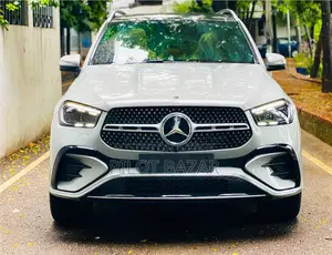 New Mercedes-Benz E400 2025 Gray