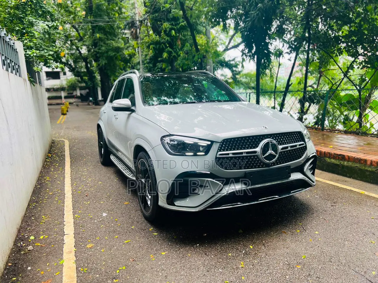 New Mercedes-Benz E400 2025 Gray