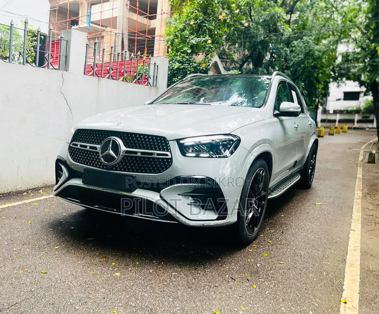 New Mercedes-Benz E400 2025 Gray
