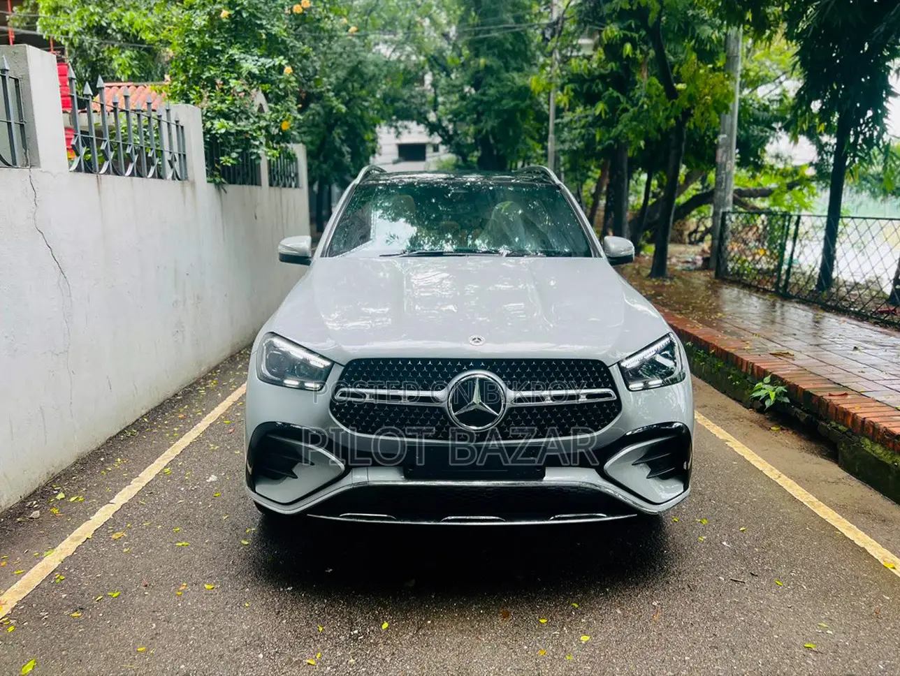 New Mercedes-Benz E400 2025 Gray