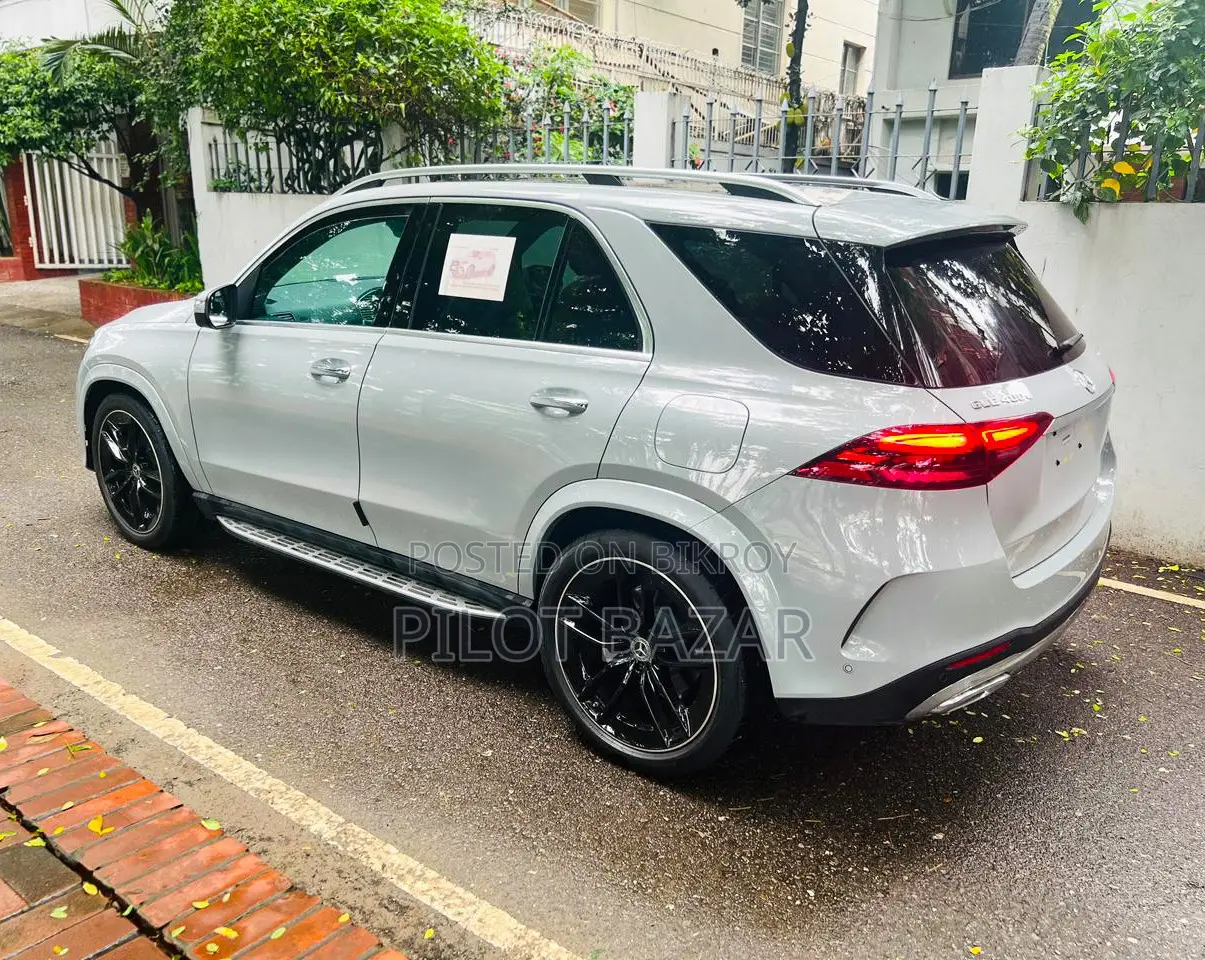 New Mercedes-Benz E400 2025 Gray