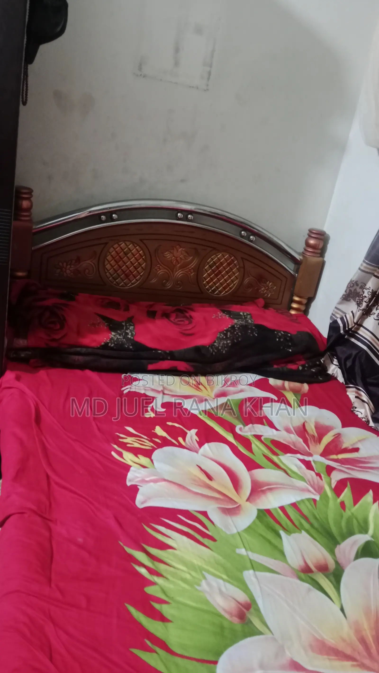নতুন কন্ডিশনের কাঠ এবং স্টিলের খাট