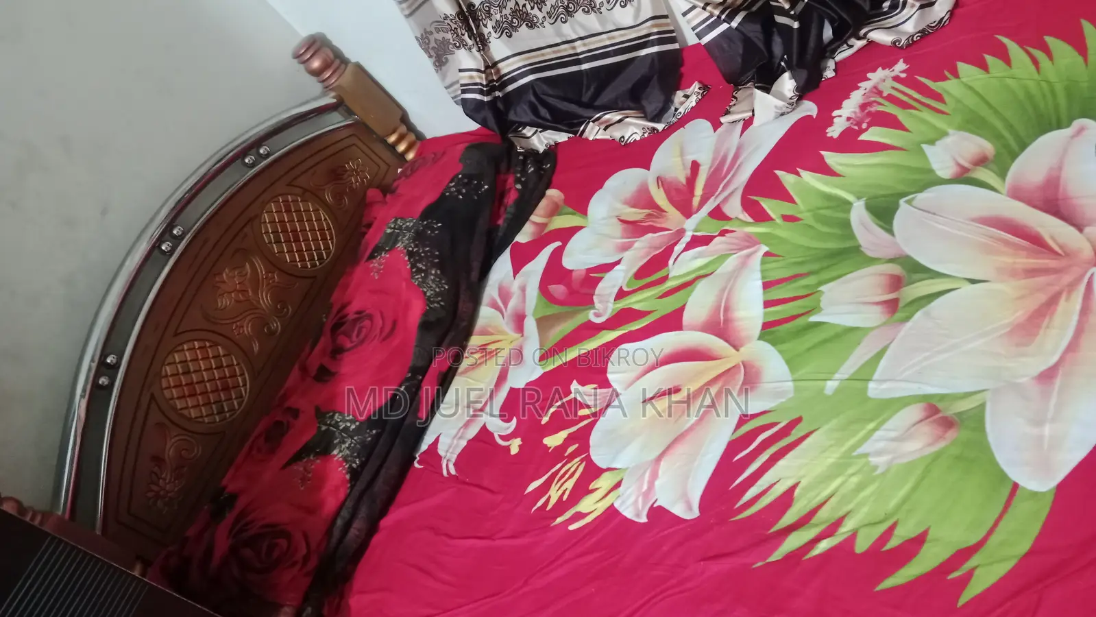নতুন কন্ডিশনের কাঠ এবং স্টিলের খাট