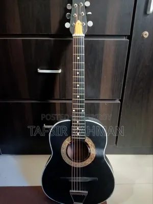 ডিভাইজার প্যাডেড ব্যাগসহ অ্যাকোস্টিক গিটার (ব্যবহৃত - সাইড প্যানেল ক্ষতিগ্রস্ত)