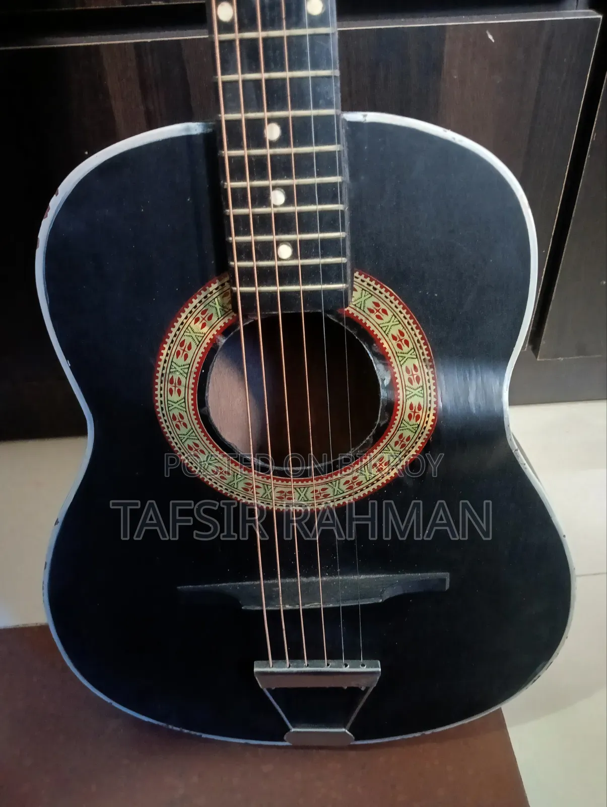 ডিভাইজার প্যাডেড ব্যাগসহ অ্যাকোস্টিক গিটার (ব্যবহৃত - সাইড প্যানেল ক্ষতিগ্রস্ত)