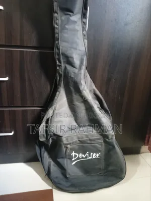 ডিভাইজার প্যাডেড ব্যাগসহ অ্যাকোস্টিক গিটার (ব্যবহৃত - সাইড প্যানেল ক্ষতিগ্রস্ত)