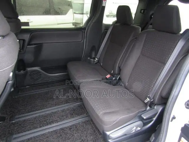 Toyota Noah 2021 Pearl