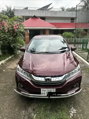 হোন্ডা গ্রেস ২০১৫ লাল