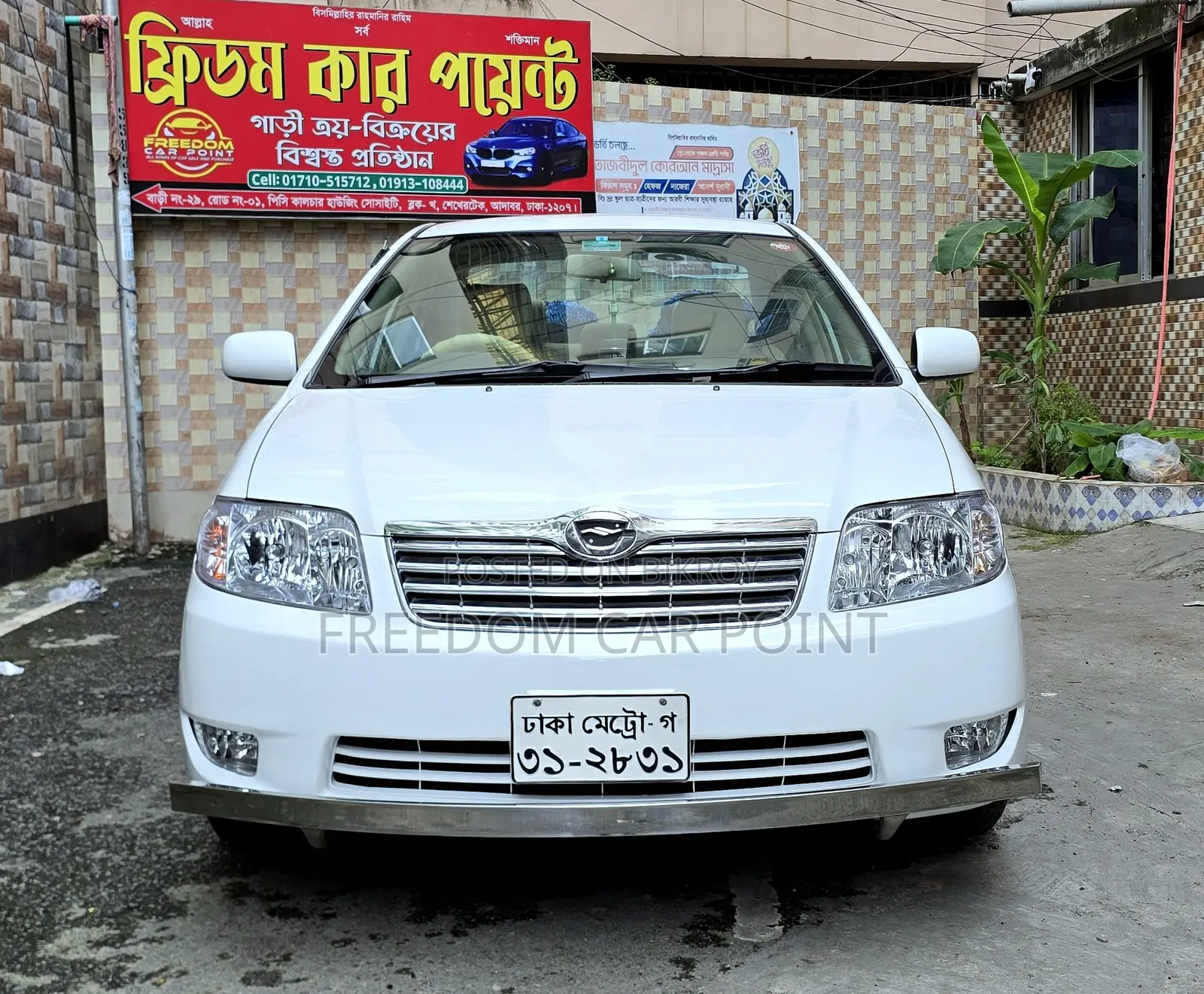 টয়োটা করোলা ২০০৫ সাদা