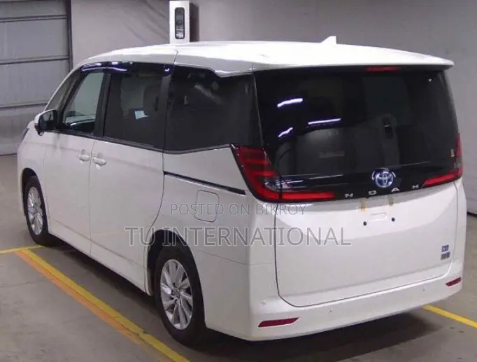 Toyota Noah 2023 Pearl