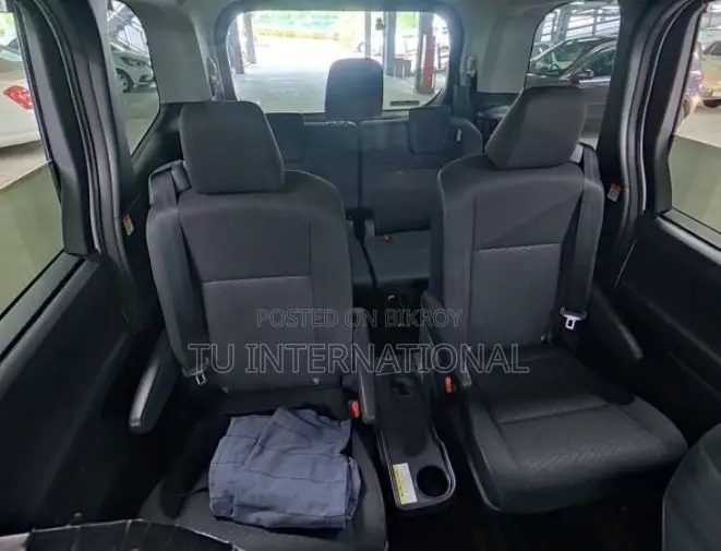 Toyota Noah 2023 Pearl