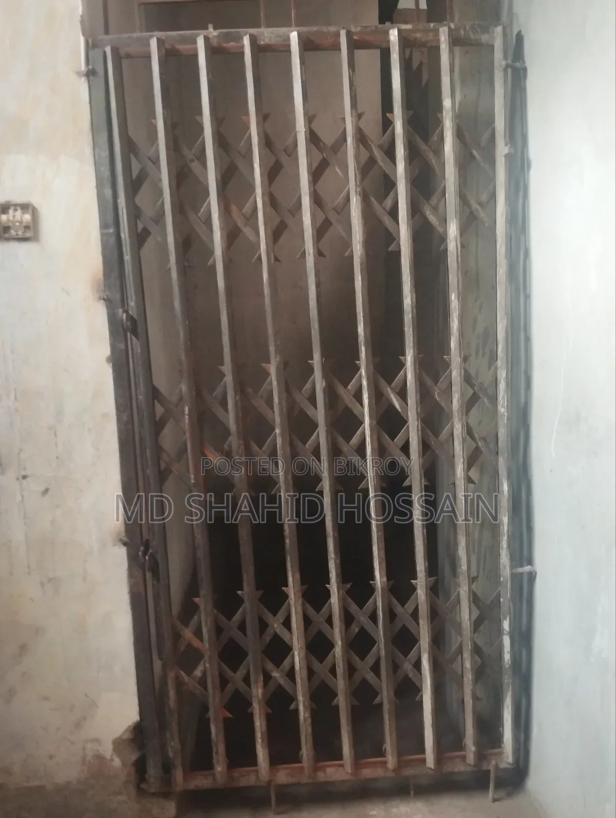 Main Gate Scissor Gate