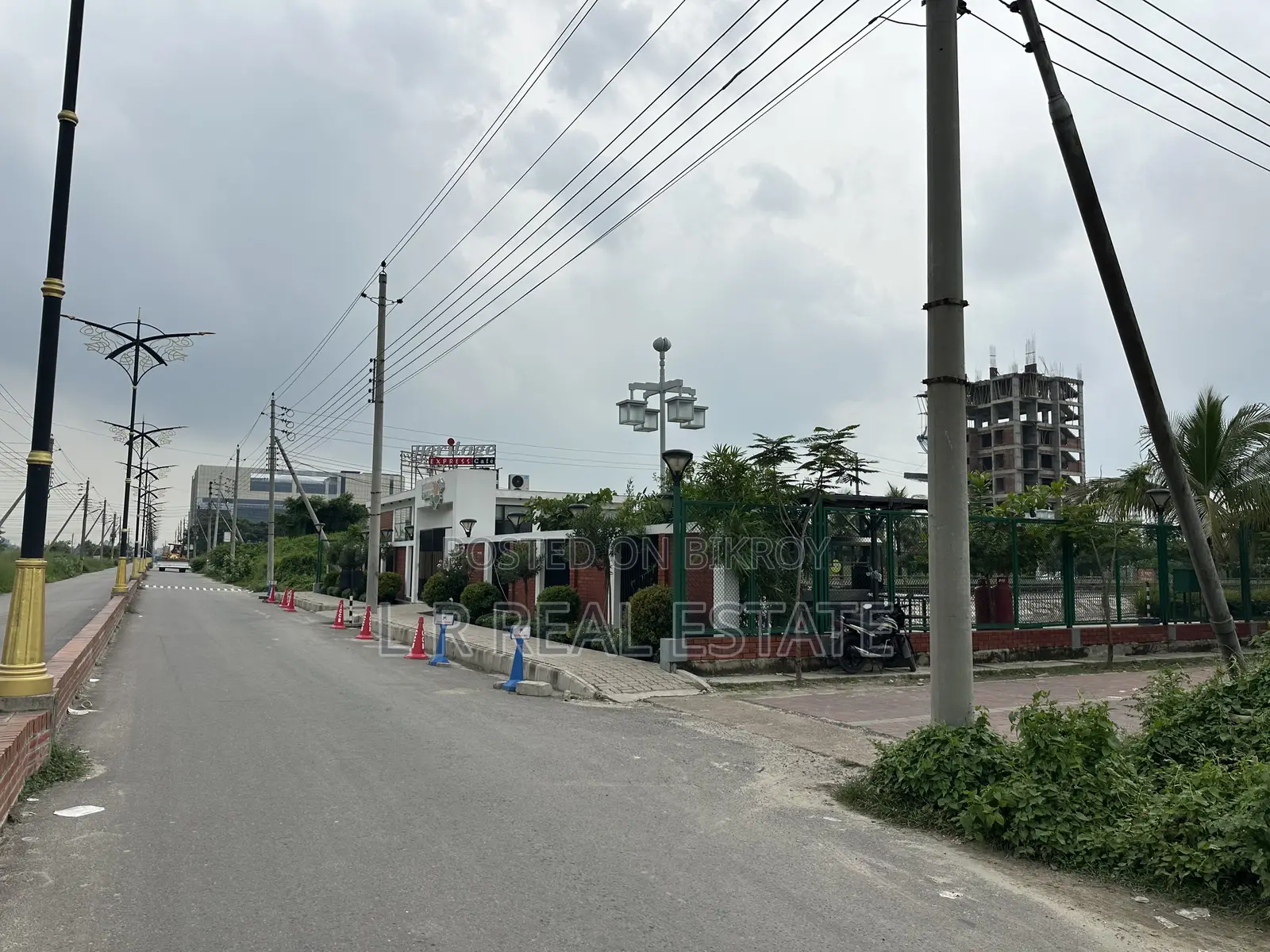 Block-N, 3-Katha, South-Face, Near Community Park, Bashundhara R/A