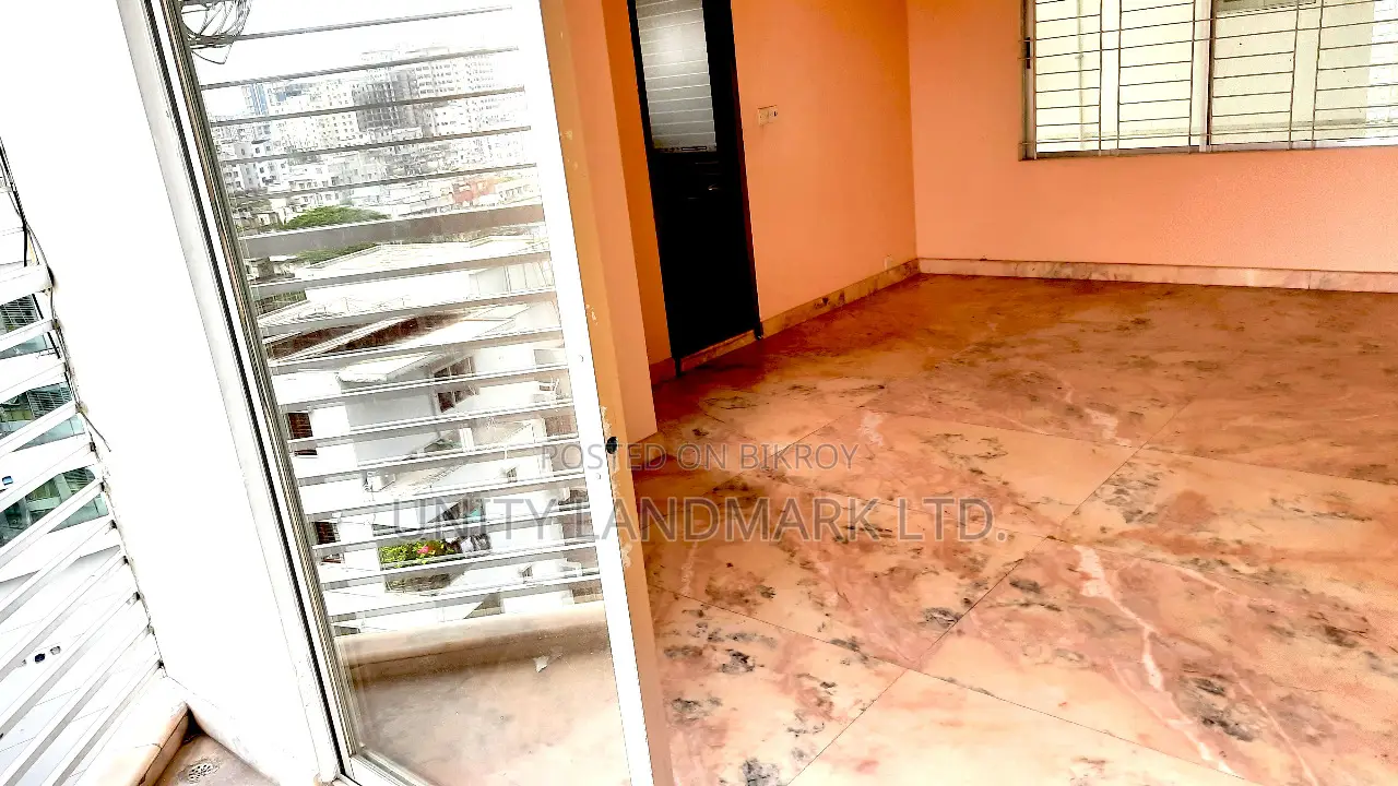 Furnished 3bdrm Apartment in Uproperty, Dhanmondi for Sale