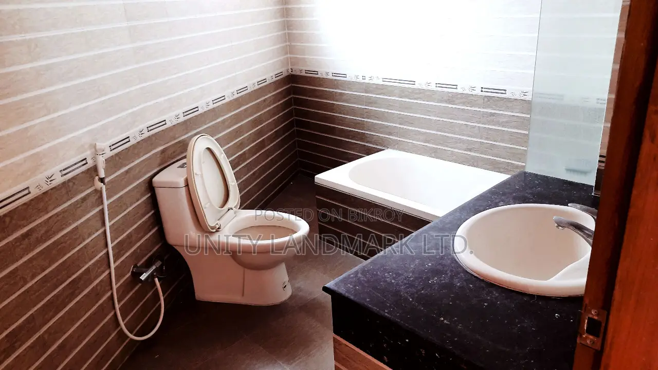 Furnished 3bdrm Apartment in Uproperty, Dhanmondi for Sale