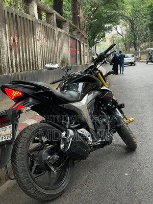 সুজুকি জিক্সার মনোটোন ২০২২ কালো