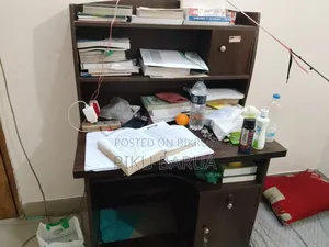 পড়ার টেবিল