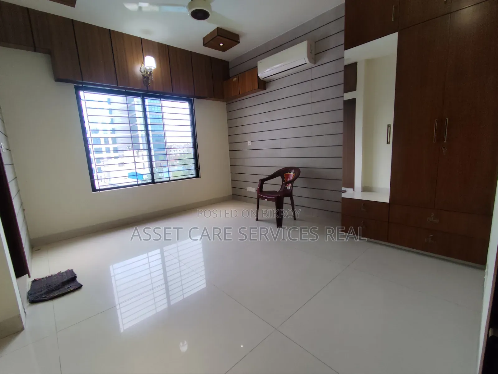 Furnished 4-bedroom Apartment in Baridhara for rent