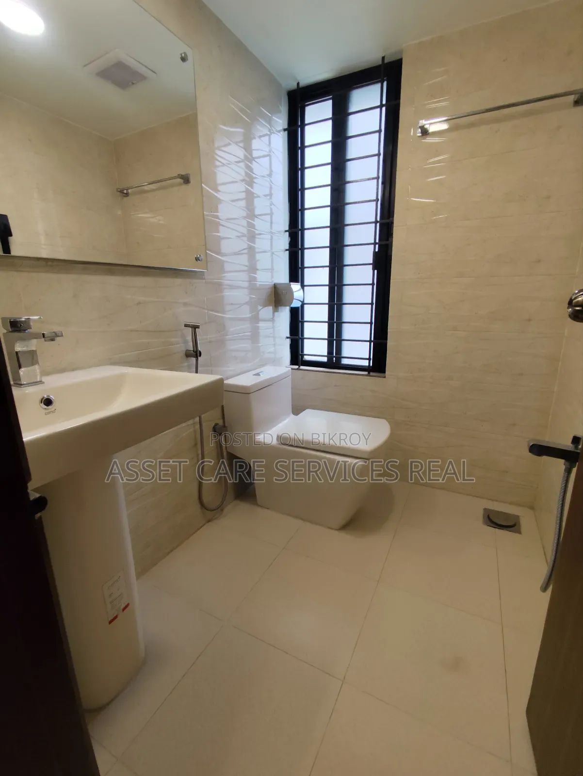 Furnished 4-bedroom Apartment in Baridhara for rent
