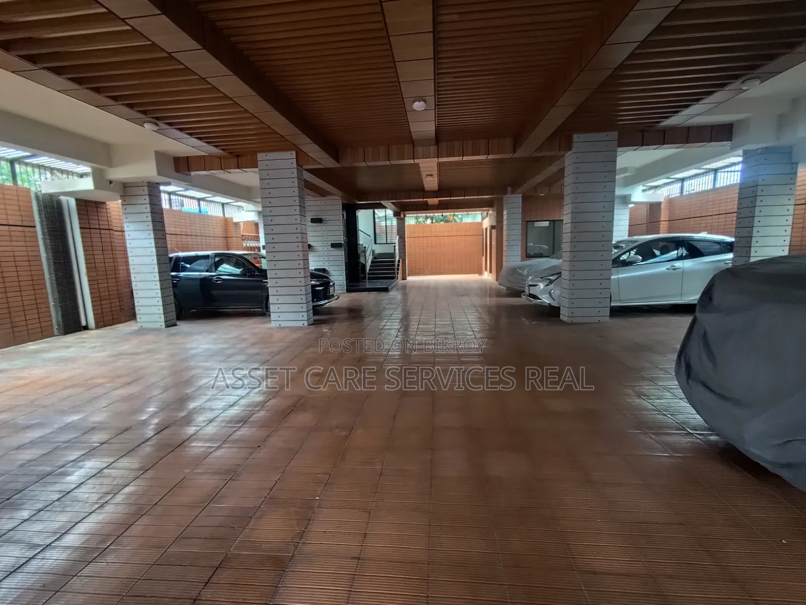 Furnished 4-bedroom Apartment in Baridhara for rent