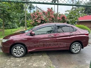 হোন্ডা গ্রেস ২০১৫ লাল