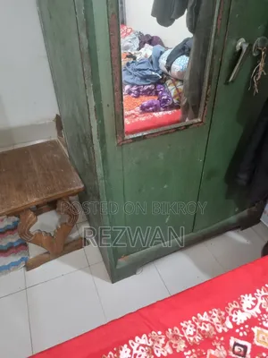 স্টিলের আলমারি