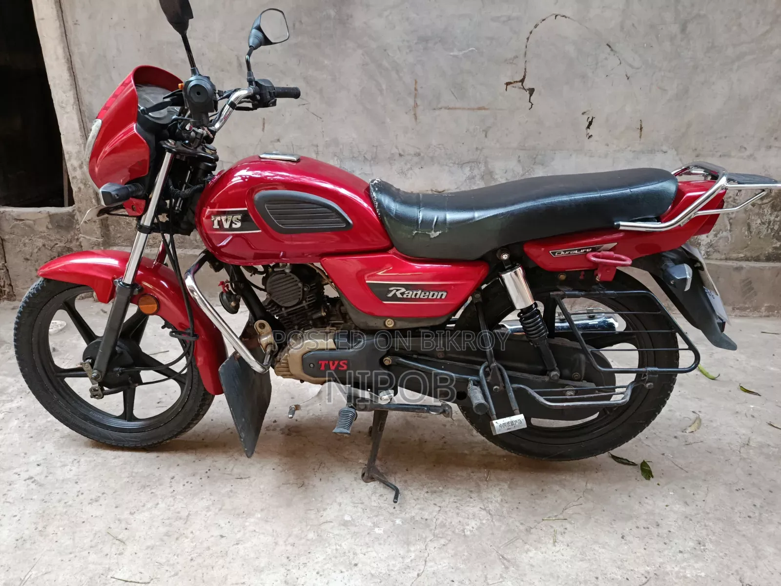 TVS Radeon 2024 Red
