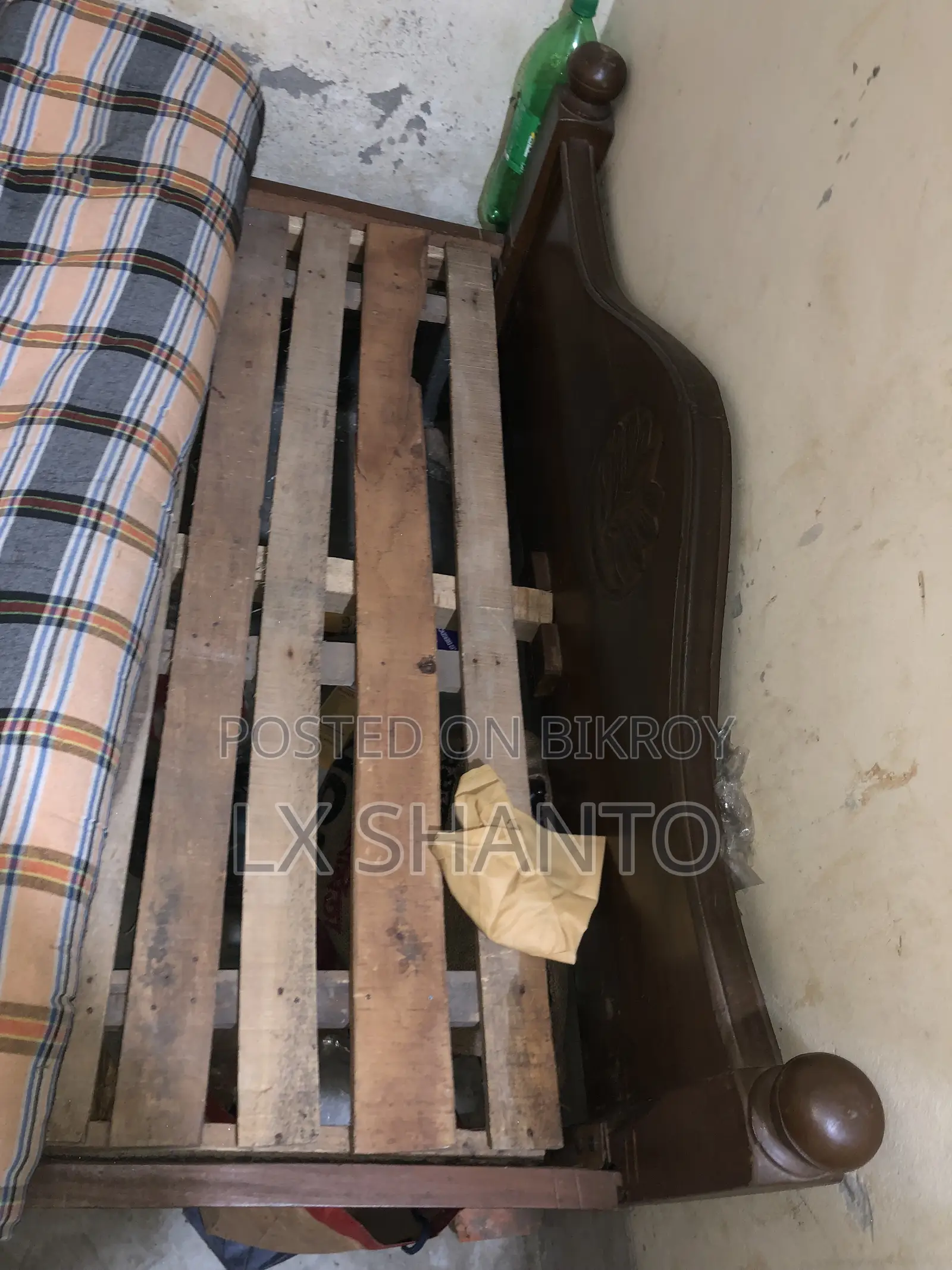 একটা ৪/৭ খাট বিক্রি করা হবে অল্প দামে গ্রামে চলে যাবো তাই বিক্রি