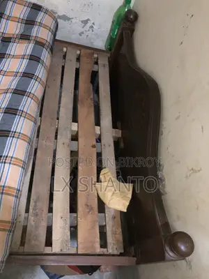 একটা ৪/৭ খাট বিক্রি করা হবে অল্প দামে গ্রামে চলে যাবো তাই বিক্রি