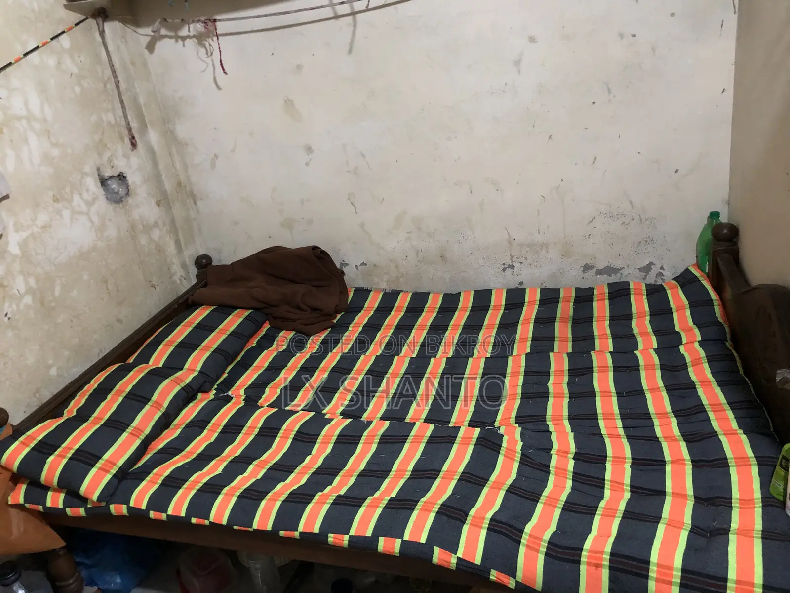 একটা ৪/৭ খাট বিক্রি করা হবে অল্প দামে গ্রামে চলে যাবো তাই বিক্রি