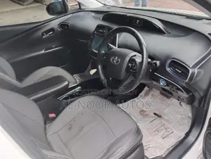 Toyota Prius 2018 Pearl