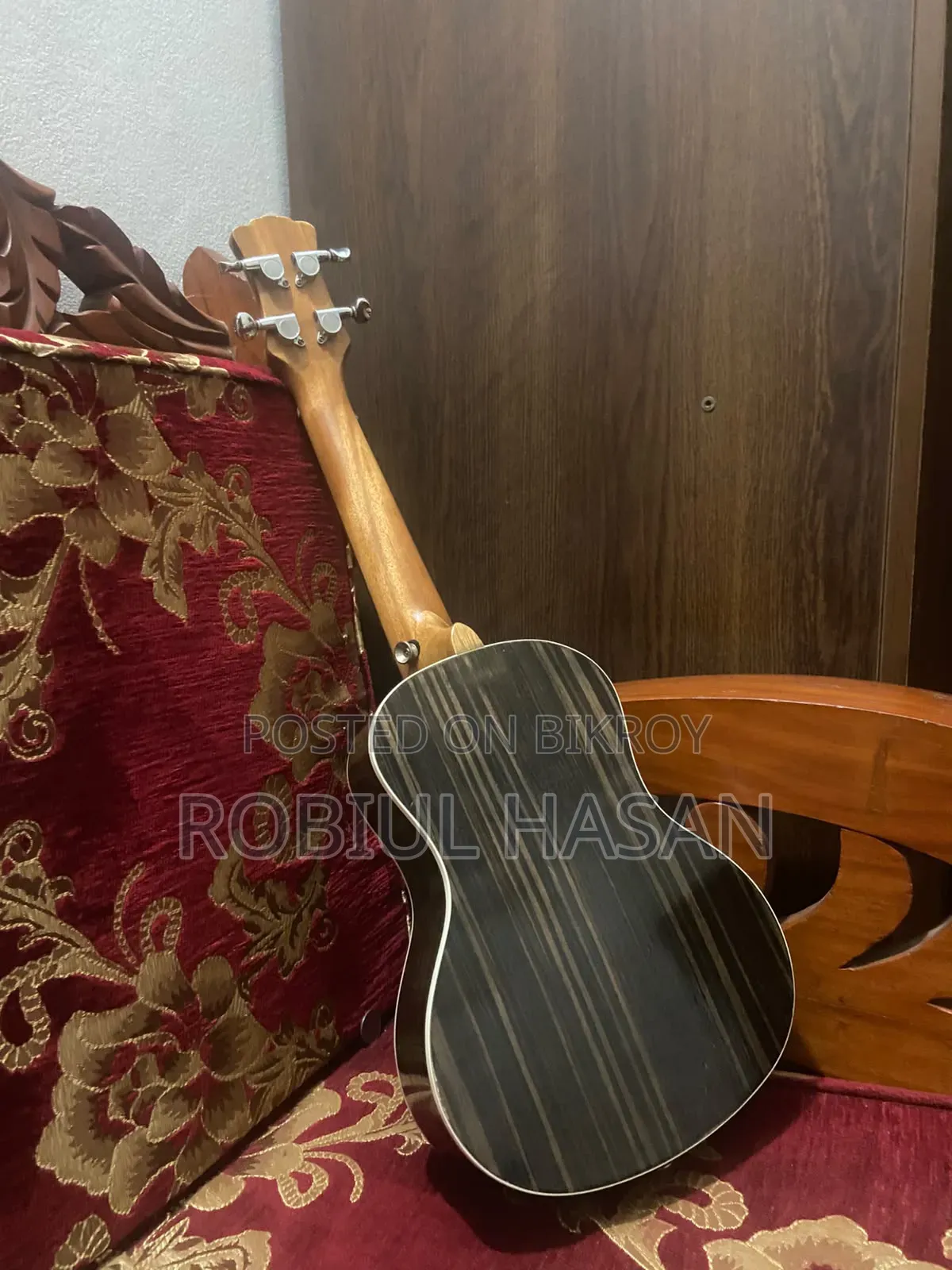 Ukulele ( Aban )