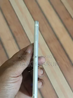 Apple iPhone SE (2022) 128 GB White