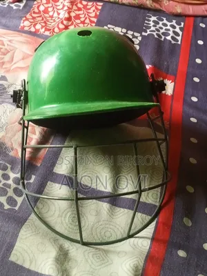 Children's cricket helmet for sale, age 8 to 14 years.